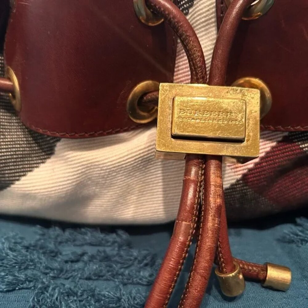 Vintage Burberry shoulder bag. - Picture 2 of 10